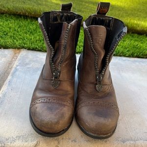 Ariat zip up Child’s Paddock Boots. Size 11